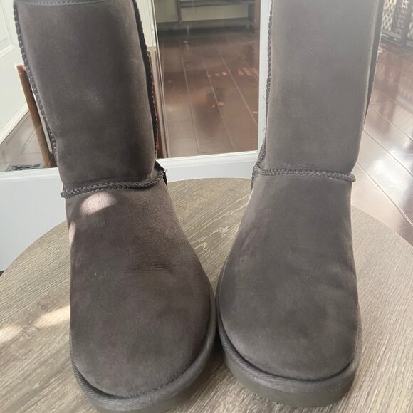 UGG Classic Short II in Grey / Size 9 / #1016233 / Gently Used - Picture 5 of 10
